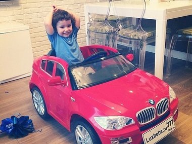 Slide image for gallery: 4004 | Комментарий «Леди Mail.Ru»: У сына Анфисы появился первый BMW