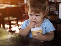 Content image for: 481362 | Когда ребенок громко пьет через трубочку, это вызывает умиление. Когда взрослый - недоумение