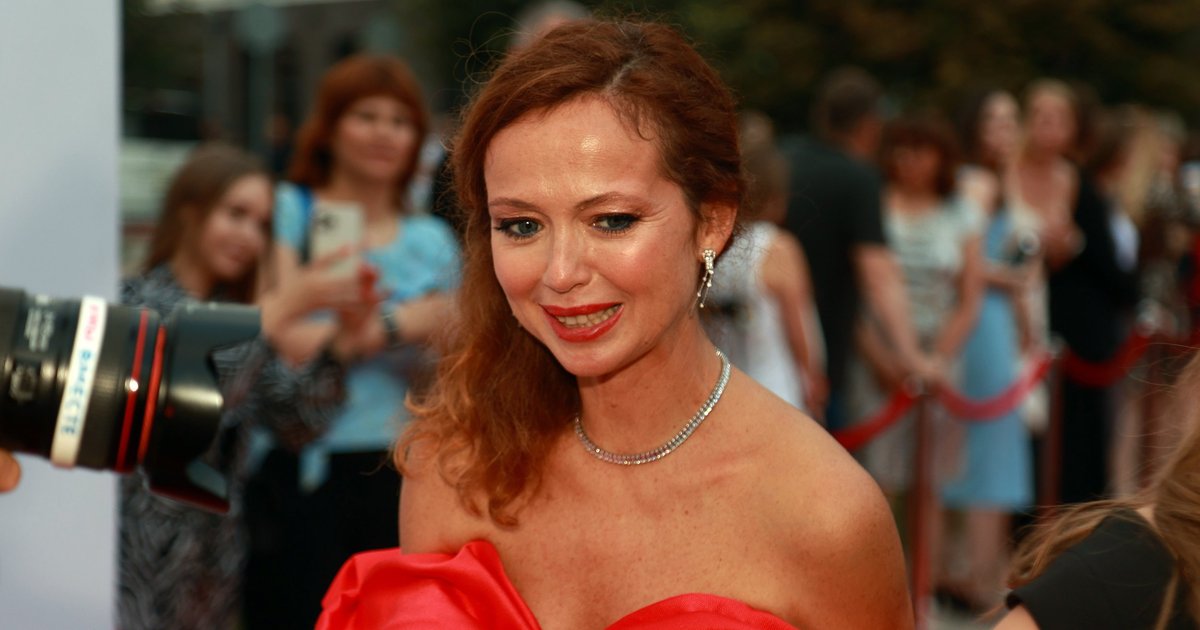 Звезда «Кадетства» Елена Захарова показала фигуру в купальнике