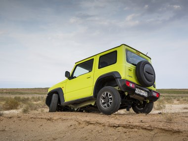 slide image for gallery: 25107 |  Suzuki Jimny 3