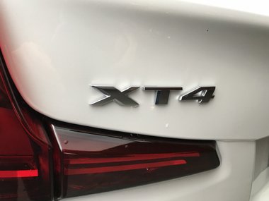 slide image for gallery: 23749 | Cadillac XT4