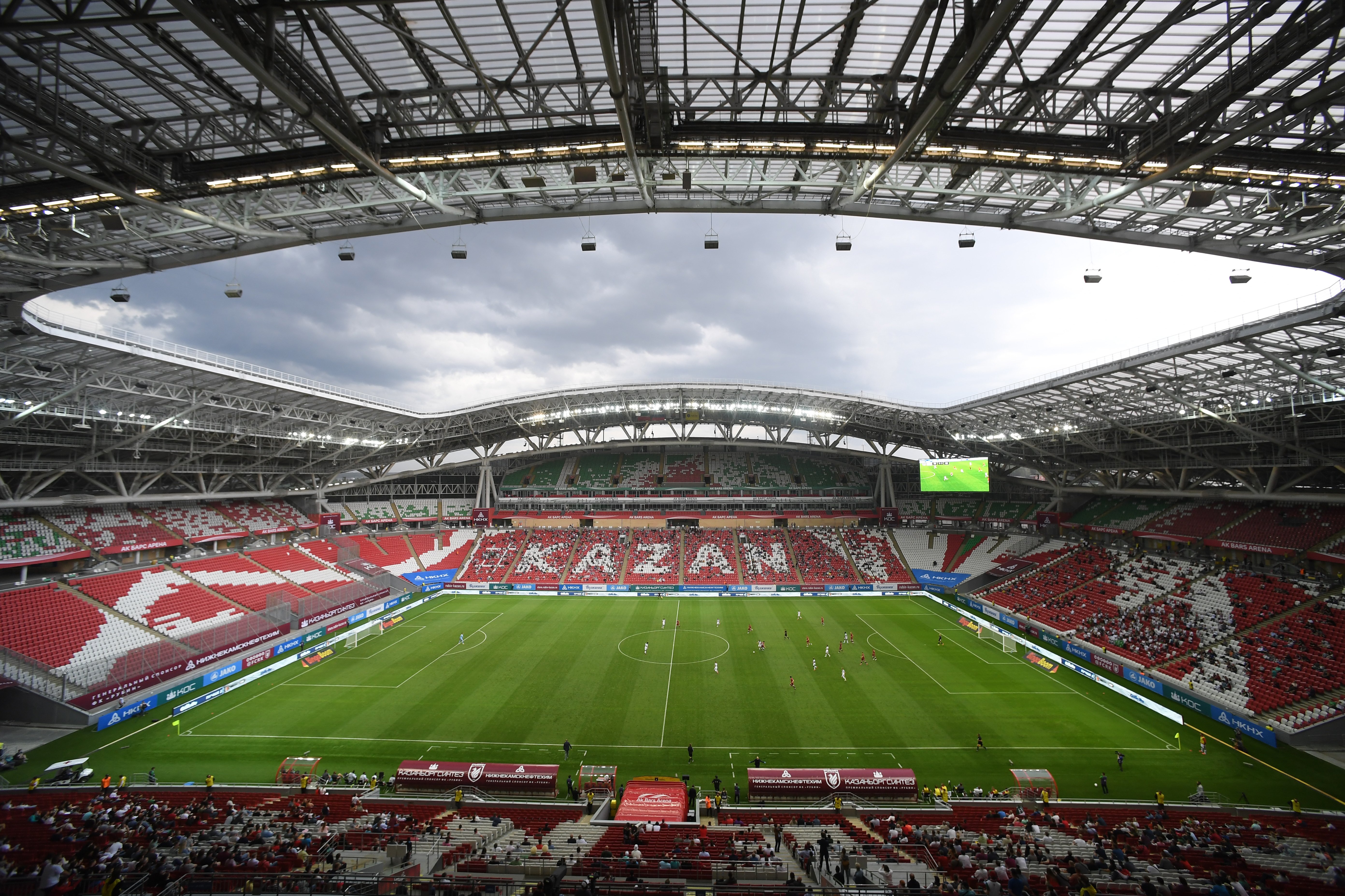 Россия какой стадион играет