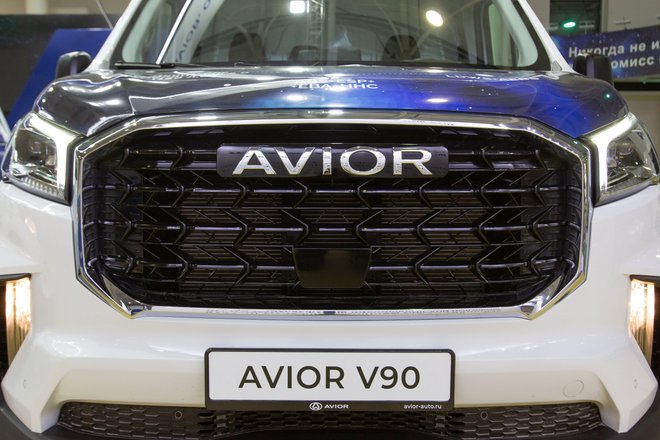 Радиаторная решетка Avior V90