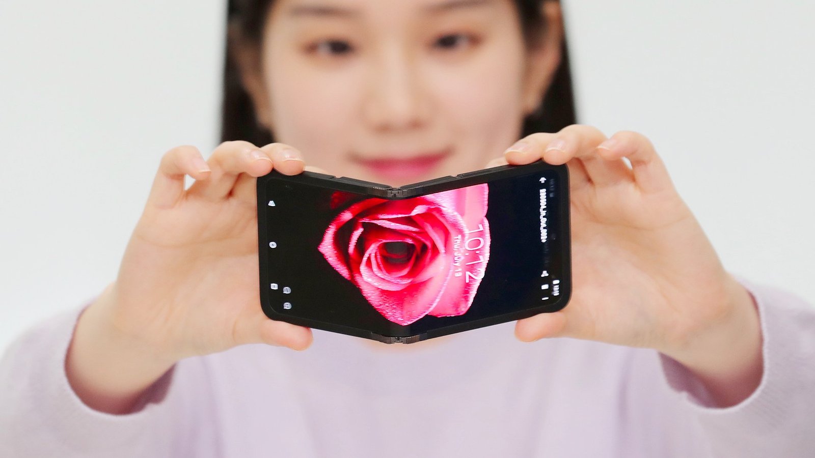 Infinity Flex Display и One UI: Samsung представила образец по-настоящему  революционного смартфона