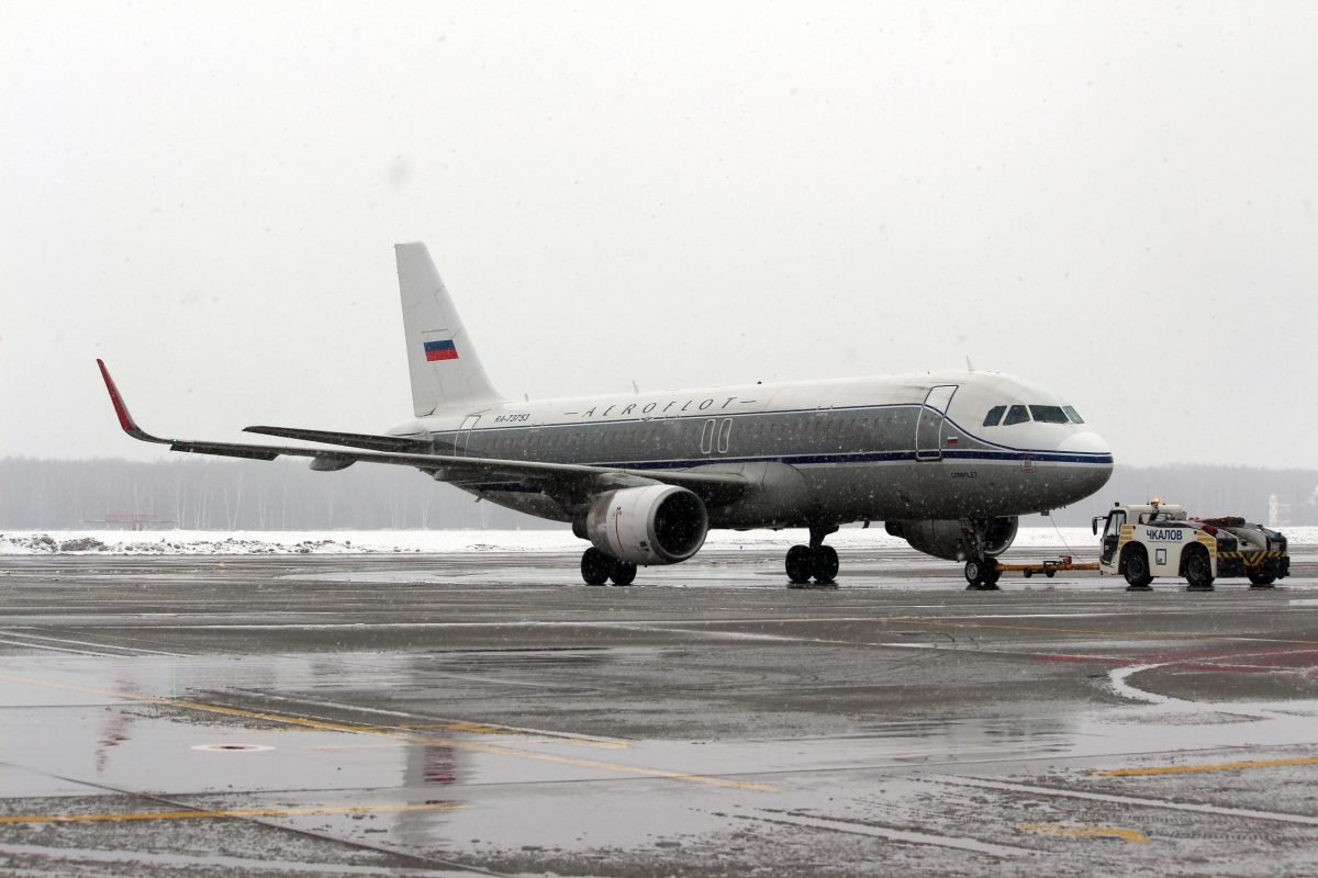 Самолет в ретроливрее прилетел из Москвы в Нижний Новгород - Новости Mail.ru