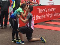 Content image for: 490203 | Девушка получила предложение руки и сердца на финише Лондонского марафона (фото)