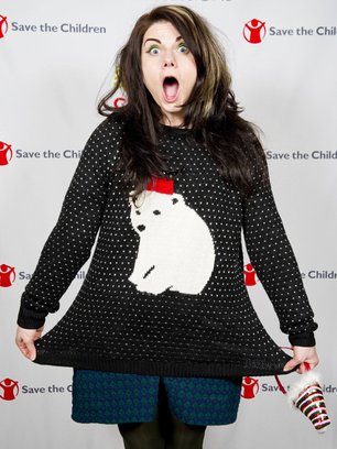 Slide image for gallery: 3536 | Комментарий «Леди Mail.Ru»: актриса Кэйтлин Моран так довольна своим свитером с очаровательным медвежонком, что не смогла удержаться от восторженного возгласа!
