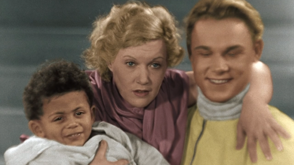 Джеймс Паттерсон на руках Любови Орловой в фильме «Цирк» (1936) Джеймс Паттерсон на руках Любови Орловой в фильме «Цирк» (1936)