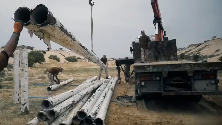 ХАМАС извлекает водопроводные трубы для создания ракет