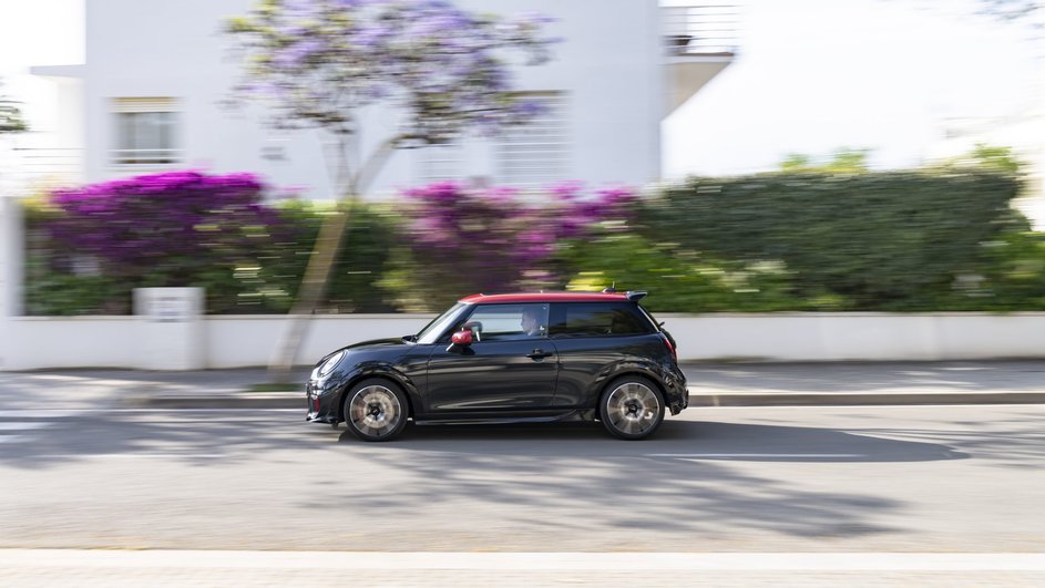 Новый MINI Cooper JCW