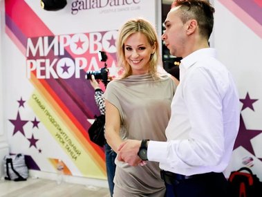 Slide image for gallery: 5482 | Актриса Ирина Медведева исполнила несколько «па»