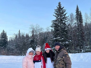 Slide image for gallery: 16233 | Алина Загитова с семьей в Ижевске, январь 2022 года. Фото: соцсети