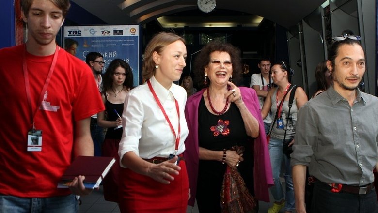 Клаудиа Кардинале на ОМКФ - 2012 Клаудиа Кардинале на ОМКФ - 2012