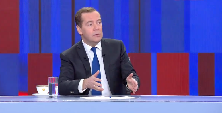 Дмитрий Медведев во время своего выступления на пресс-конференции