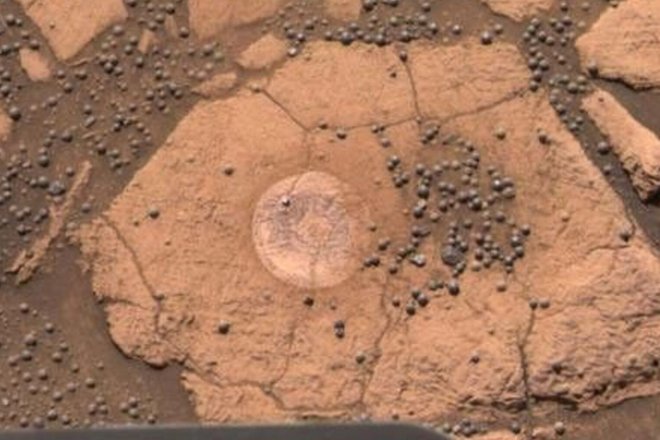 Сферулы на поверхности Марса, обнаруженные ровером Opportunity Сферулы на поверхности Марса, обнаруженные ровером Opportunity