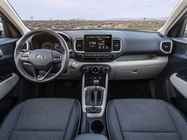 slide image for gallery: 24391 | Hyundai Venue