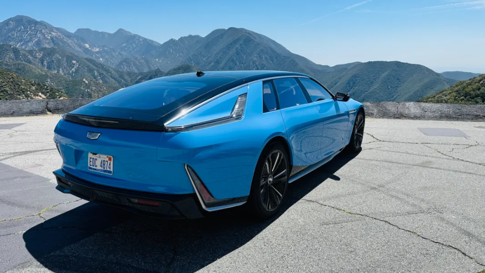 Новый электрический флагман Cadillac Celestiq вид сзади