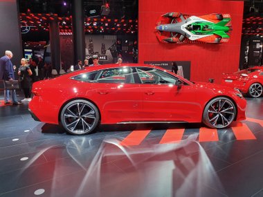 slide image for gallery: 25000 | Audi RS7