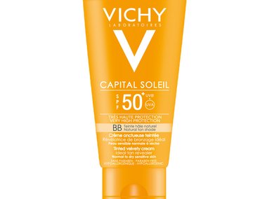 Slide image for gallery: 3993 | Vichy впервые запустили в продажу солнцезащитный тонирующий ВВ-крем с эффектом идеального загара Capital Soleil BB cream SPF 50. В состав крема вошли особые минеральные пигменты, которые мгновенно придают лицу натуральный си