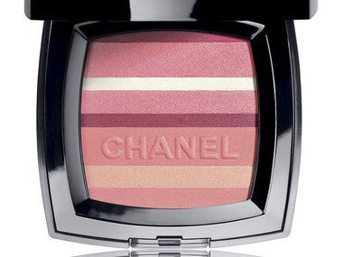 Slide image for gallery: 1932 | Румяна для сияния кожи Blush Horizon De Chanel, 2 640 руб.