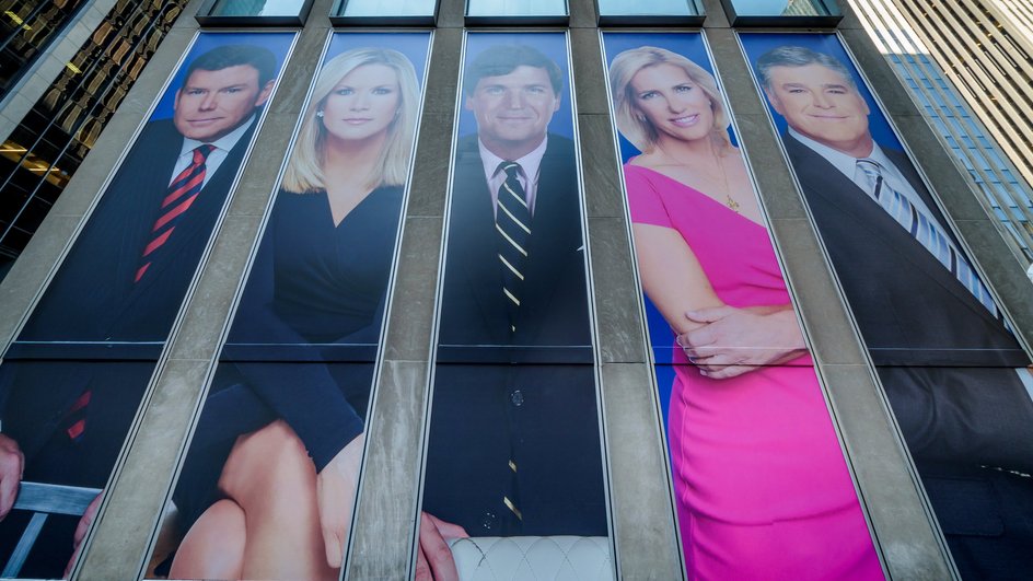 Такер Карлсон и ведущие канала Fox News Такер Карлсон и ведущие канала Fox News