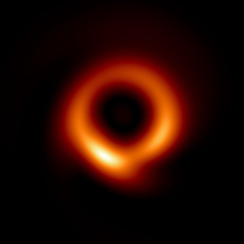 Новое изображение сверхмассивной черной дыры M87, созданное алгоритмом PRIMO с использованием данных телескопа EHT 2019 года. Фото: Medeiros et al. 2023