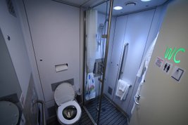 Персональный сейф, зона питания и туалетная кабина / © РИА Новости