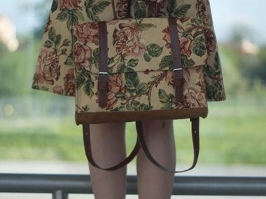 Slide image for gallery: 3916 | Комментарий «Леди Mail.Ru»: Цветочные сумочки и рюкзаки добавляют элемент «уютной народности»