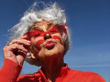 Slide image for gallery: 14277 | Как выглядит самая модная 92-летняя бабушка из инстаграма