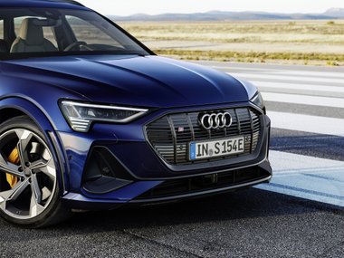 slide image for gallery: 28487 | Audi e-tron S