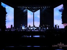 Кадр из BTS: Love Yourself Tour in Seoul