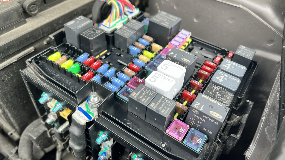 Блок предохранителей на автомобиле Soueast S07 Блок предохранителей на автомобиле Soueast S07