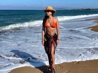 Content image for: 522607 | Зара позирует в красном бикини на греческом пляже