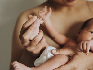 Мама с новорожденным ребенком
