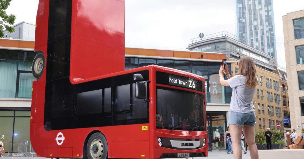 В Лондоне заметили складной автобус (фото)