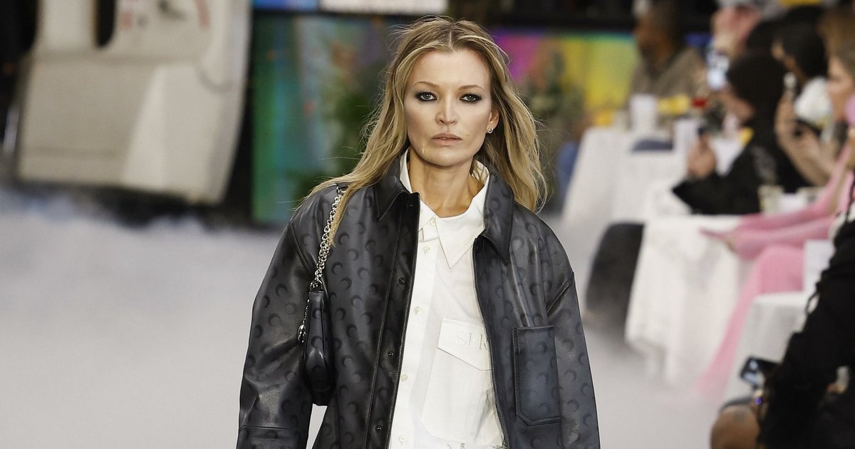 Kate Moss’s lookalike became the main star of the show in Paris