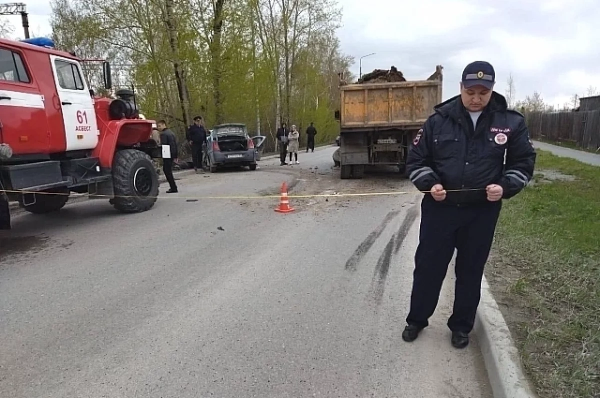 Двое погибли и еще три человека пострадали в ДТП в Свердловской области -  Новости Mail.ru