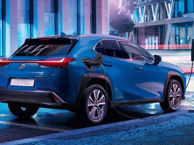slide image for gallery: 26400 | Lexus UX 300e