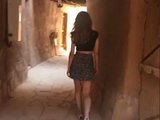 В Саудовской Аравии задержали девушку, которая гуляла в мини-юбке
