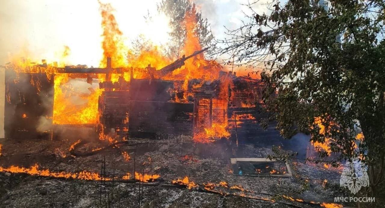 В пожаре в садовом доме в Уфе погибла женщина - Новости Mail.ru