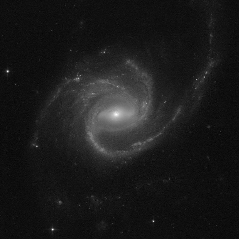 Большая спиральная галактика ARP-MADORE0002-503. Фото: NASA