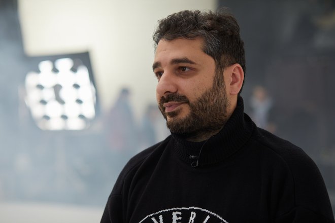 Сарик Андреасян на съемках сериала «Здравствуйте, вам пора!» Сарик Андреасян на съемках сериала «Здравствуйте, вам пора!»
