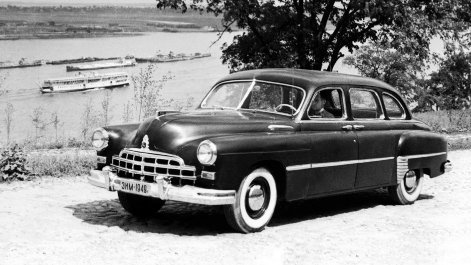 1950 год. Липгарт сконструировал ЗиМ (ГАЗ-12) по мотивам «Победы», а потому необычайно быстро. 1950 год. Липгарт сконструировал ЗиМ (ГАЗ-12) по мотивам «Победы», а потому необычайно быстро.