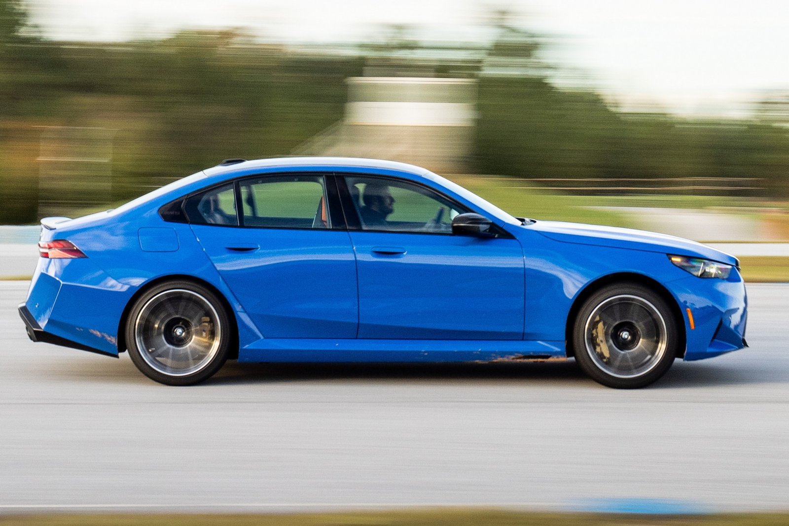 Босс BMW M признал большую ошибку в продвижении новой M5 Босс BMW M признал большую ошибку в продвижении новой M5