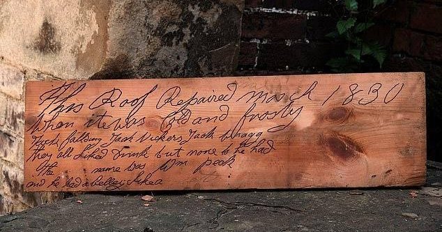 Рабочие нашли на крыше послание от столяров, которые ещё 200 лет назад высмеяли своего начальника