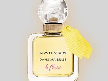 Slide image for gallery: 13615 | Dans Ma Bulle de Fleurs, Carven Parfums. Тихий сад, в который хочется оправиться летним вечером. Буйства красок и цветов уже нет, все в легких сумерках и приятной ароматной испарине. Засыпающие пионы, чистый белый лотос, не
