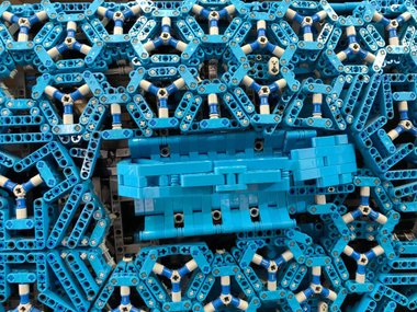 slide image for gallery: 24805 | Bugatti Chiron из Lego