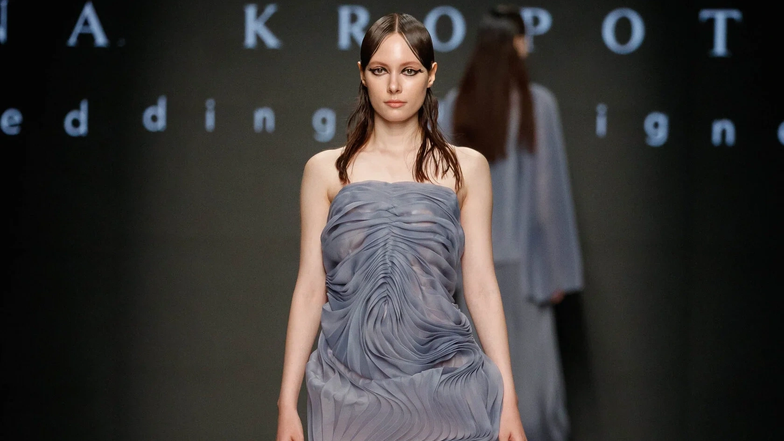 Anna Kropotova (источник фото: moscowfashion.ru) Anna Kropotova (источник фото: moscowfashion.ru)