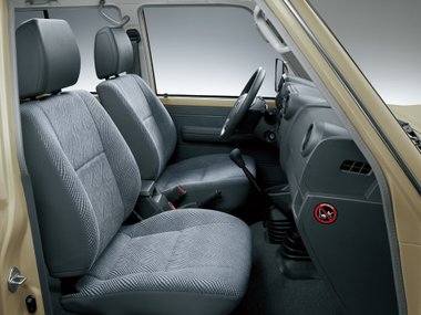 slide image for gallery: 20959 | Toyota Land Cruiser 70