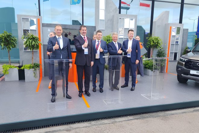 АвтоВАЗ, Сбер, Ростелеком стали партнерами